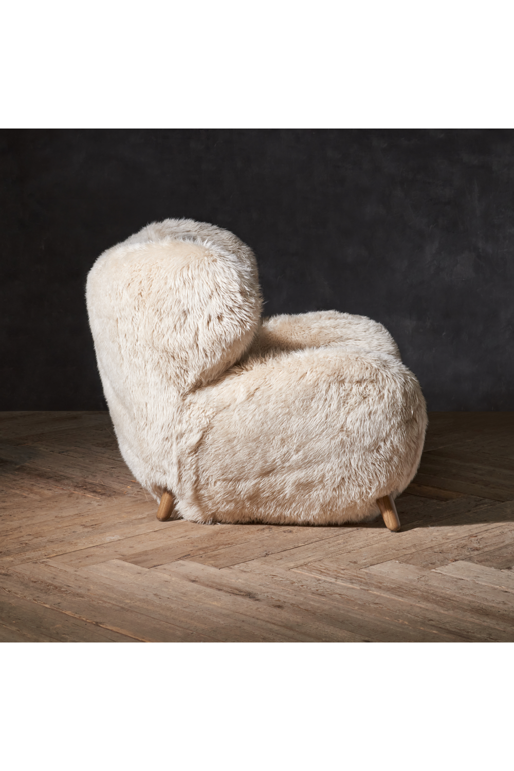 Beige Sheepskin Lounge Armchair | Andrew Martin Manx | Oroa.com