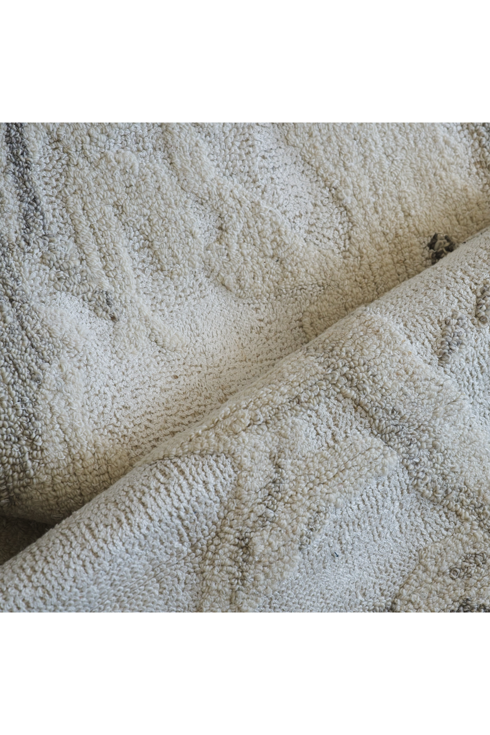 Abstract Wool Blend Rug | Andrew Martin Snowcap | Oroa.com