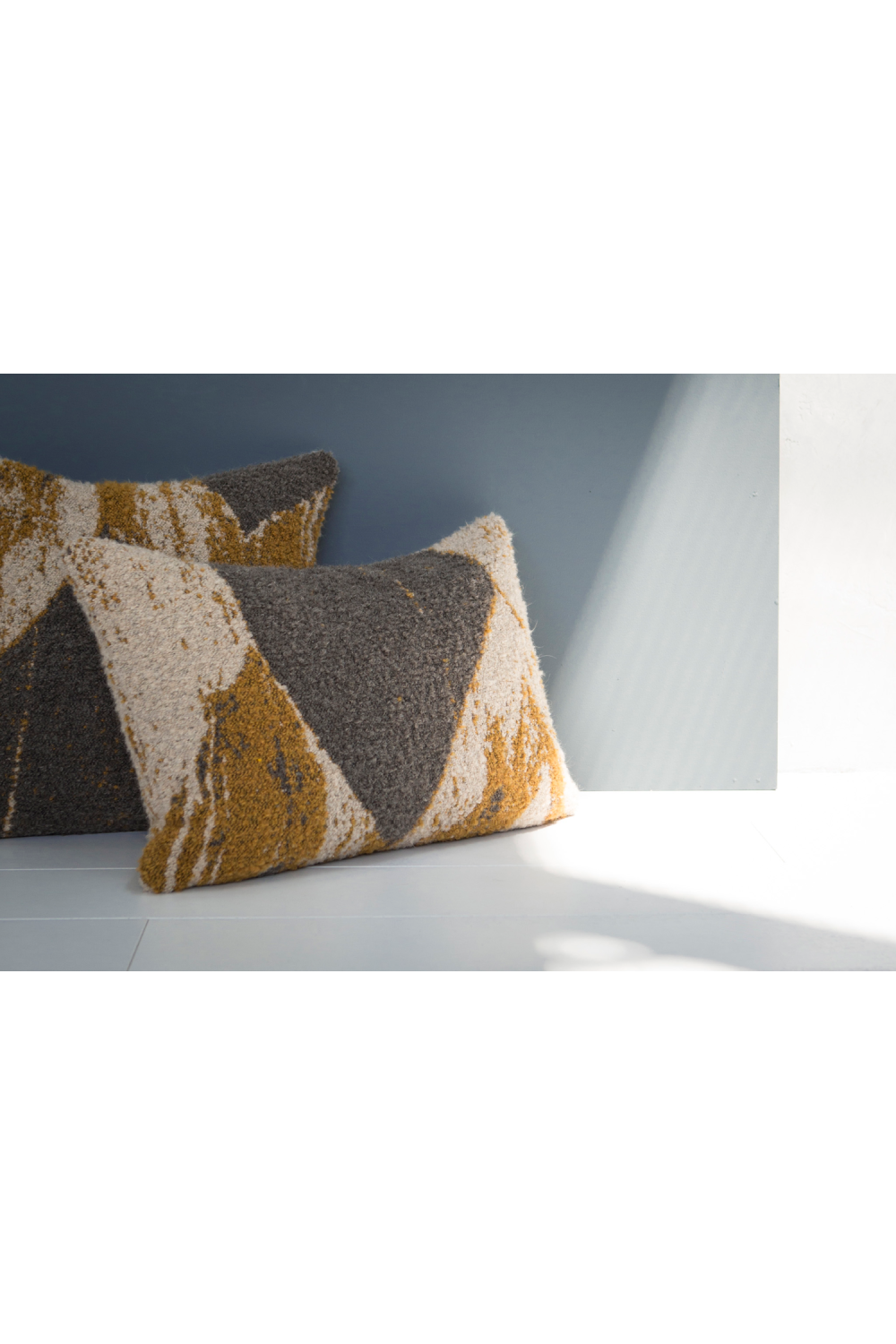 Jacquard Abstract Throw Pillows (2) | Ethnicraft Avana | OROA.com