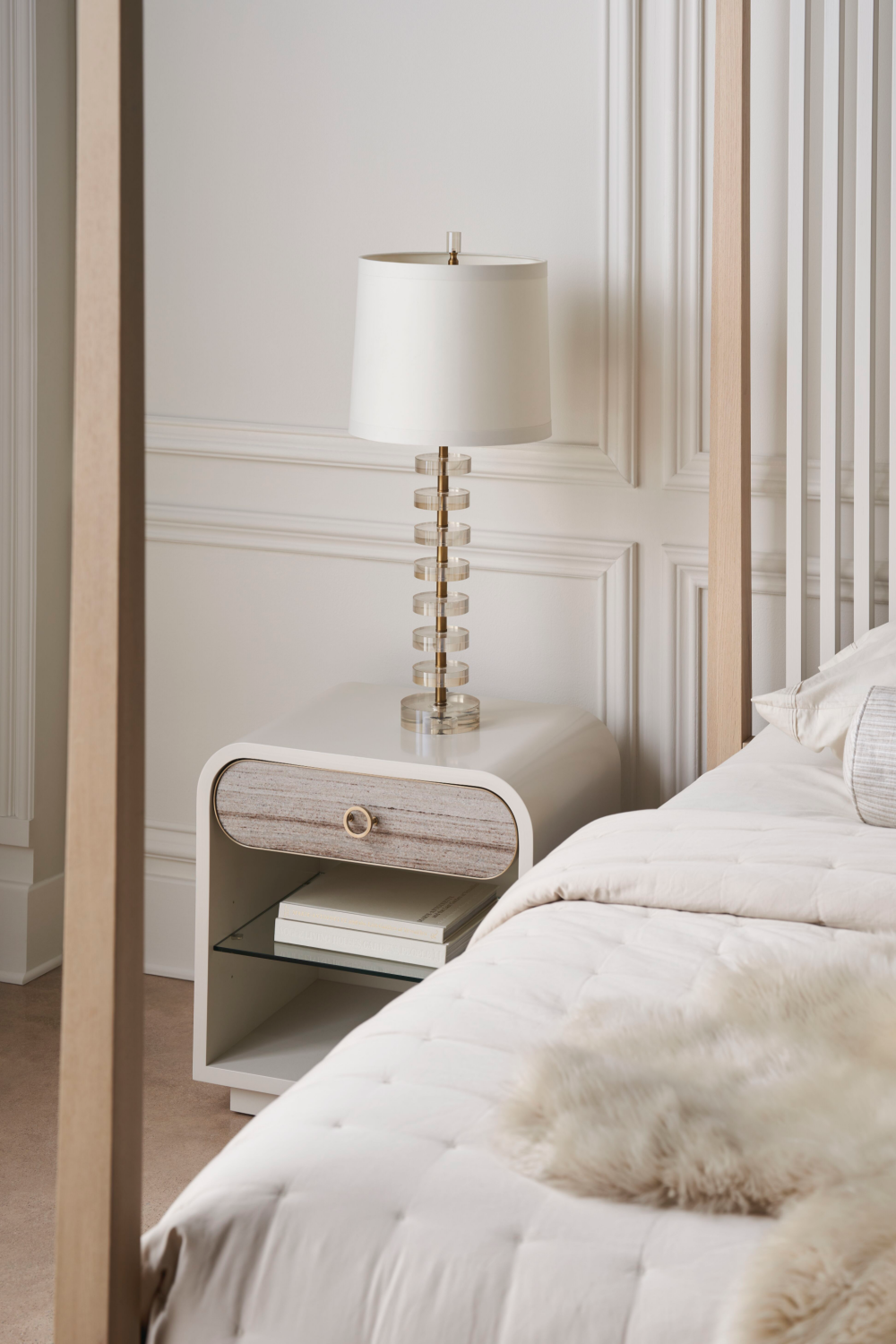   White Modern Nightstand | Oroa.com
