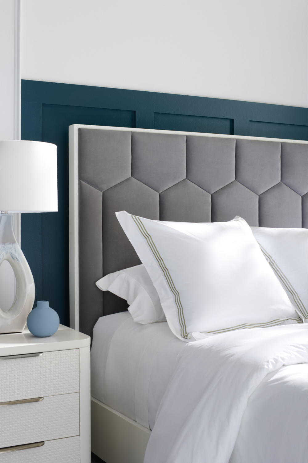 Gray Honeycomb Tufted California King Bed | Caracole Honey I'm Home | Oroa.com