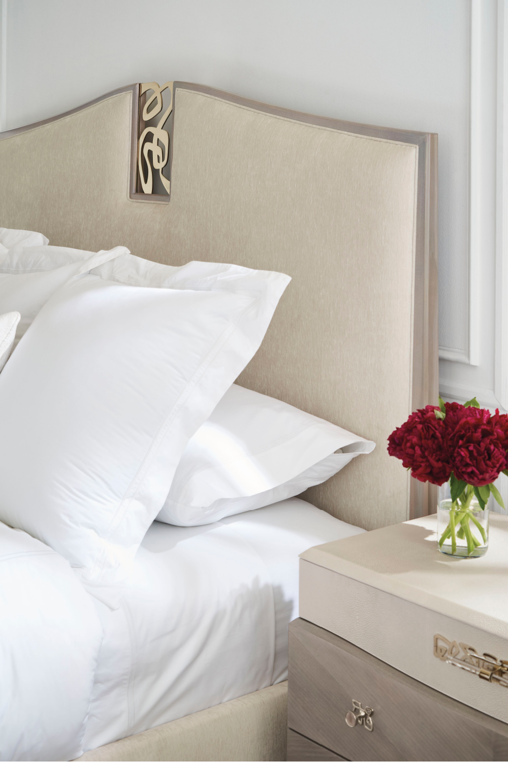 Cream Chenille Modern Bed | Caracole Crescendo | Oroa.com