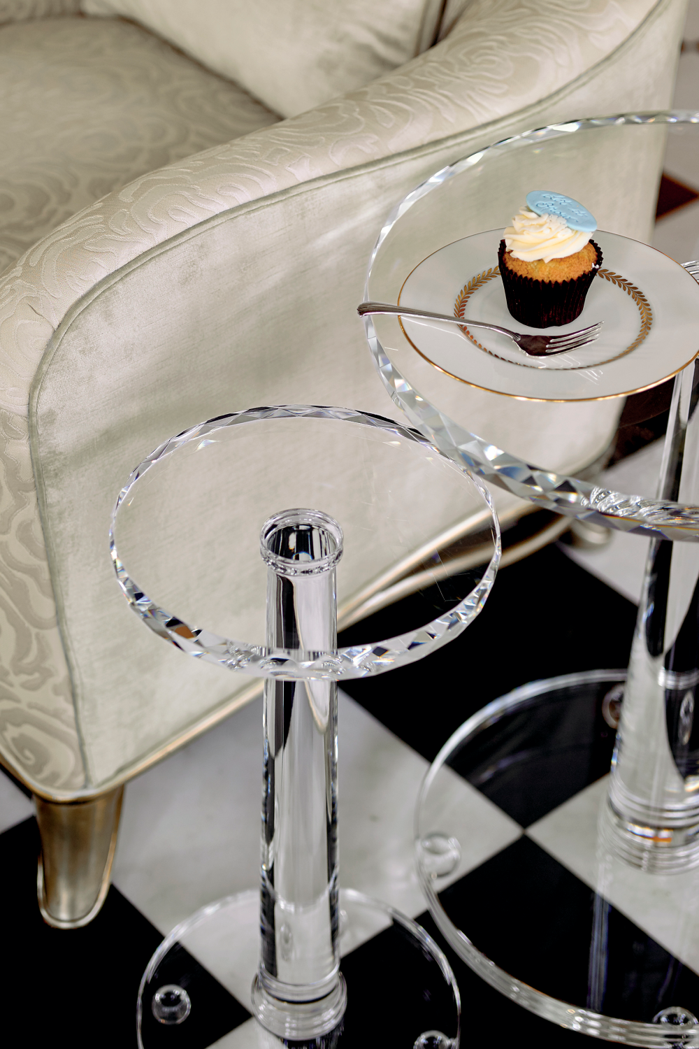 Cast Glass Pedestal Side Table | Caracole The Sophisticated | Oroa.com