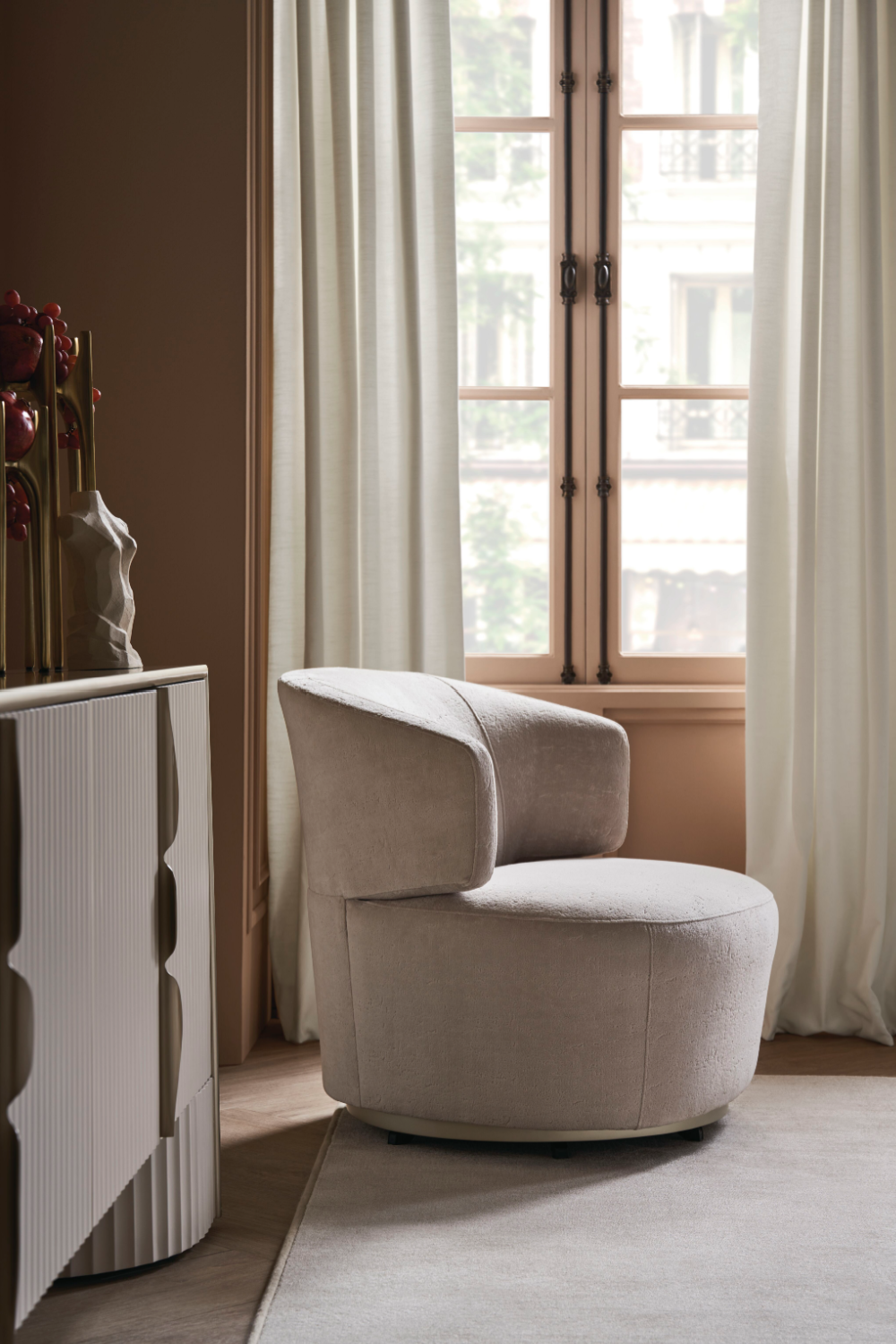 Cream Velvet Swivel Chair | Caracole Olympia | Oroa.com