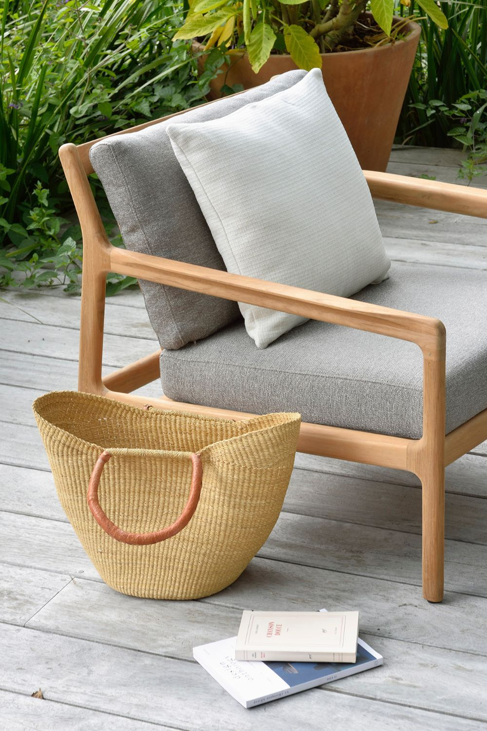 Teak Framed Outdoor Lounge Chair | Ethnicraft Jack | Oroa.com