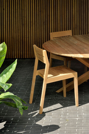 Solid Teak Outdoor Dining Table | Ethnicraft Circle | OROA.com