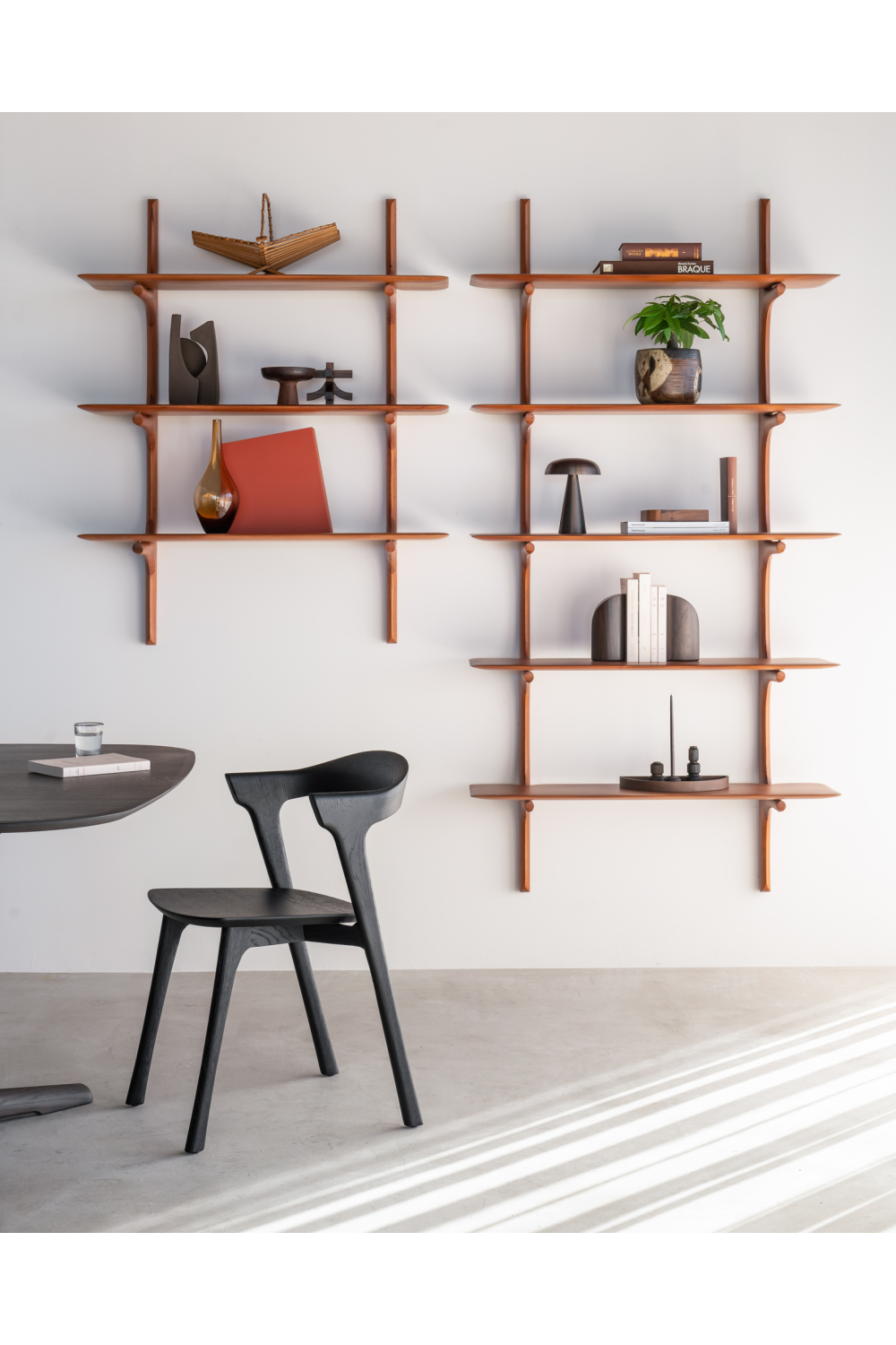 Varnished Mahogany Wall Shelf | Ethnicraft PI | Oroa.com