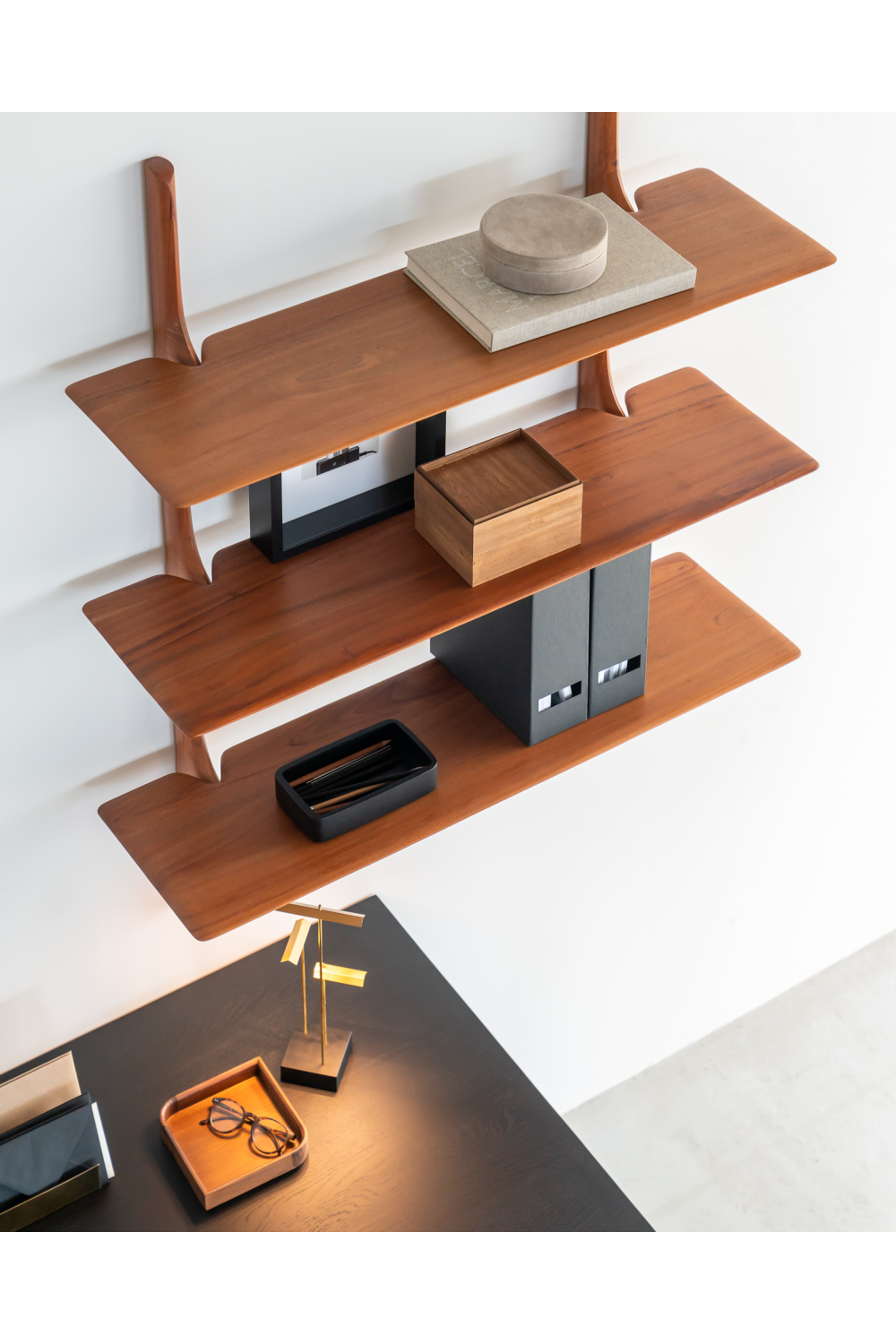 Varnished Mahogany Wall Shelf | Ethnicraft PI | Oroa.com