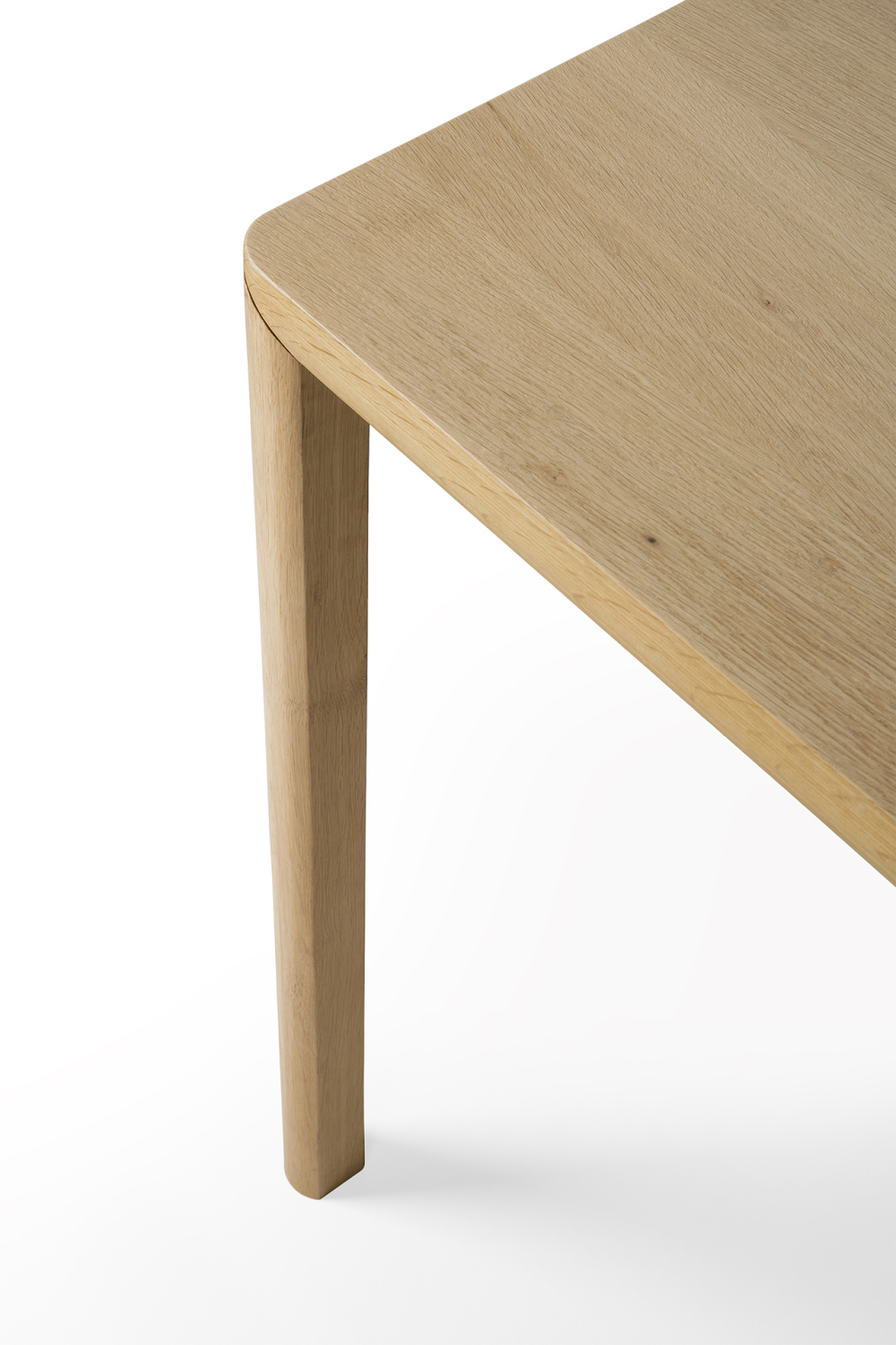 Varnished Oak Scandi Dining Table | Ethnicraft Air | Oroa.com