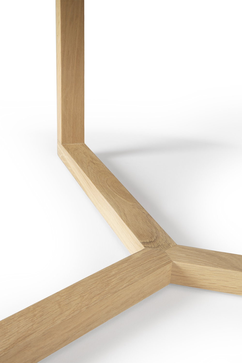 Oak Modern Coffee Table | Ethnicraft Tripod | Oroa.com