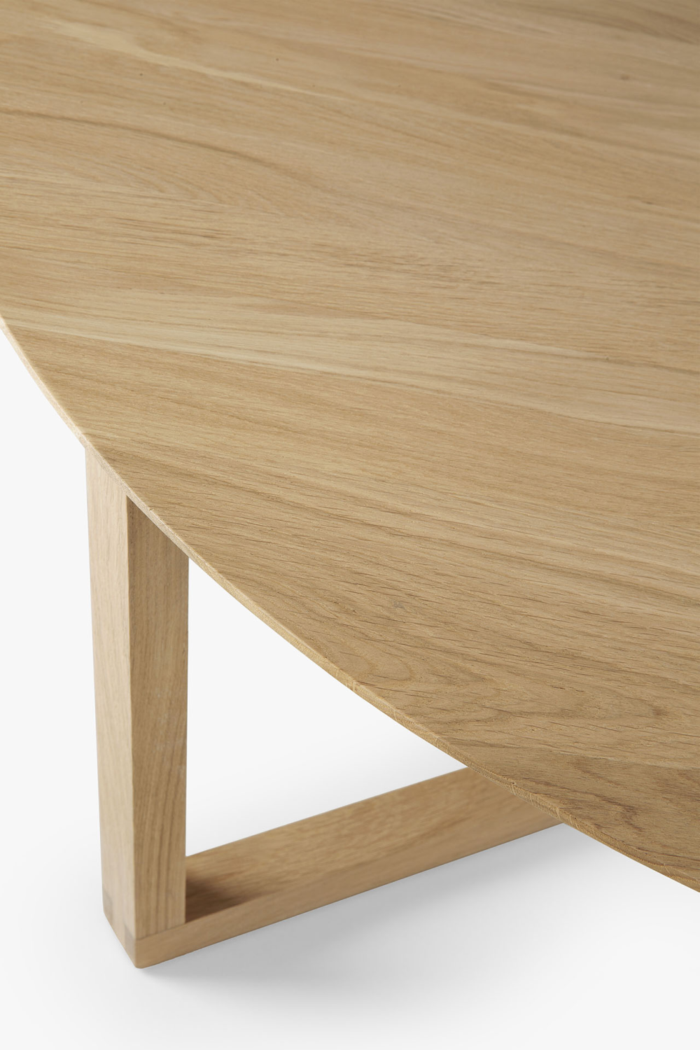 Oak Modern Coffee Table | Ethnicraft Tripod | Oroa.com