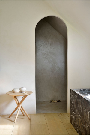 Round Cross Leg Side Table | Ethnicraft Mikado | OROA.com