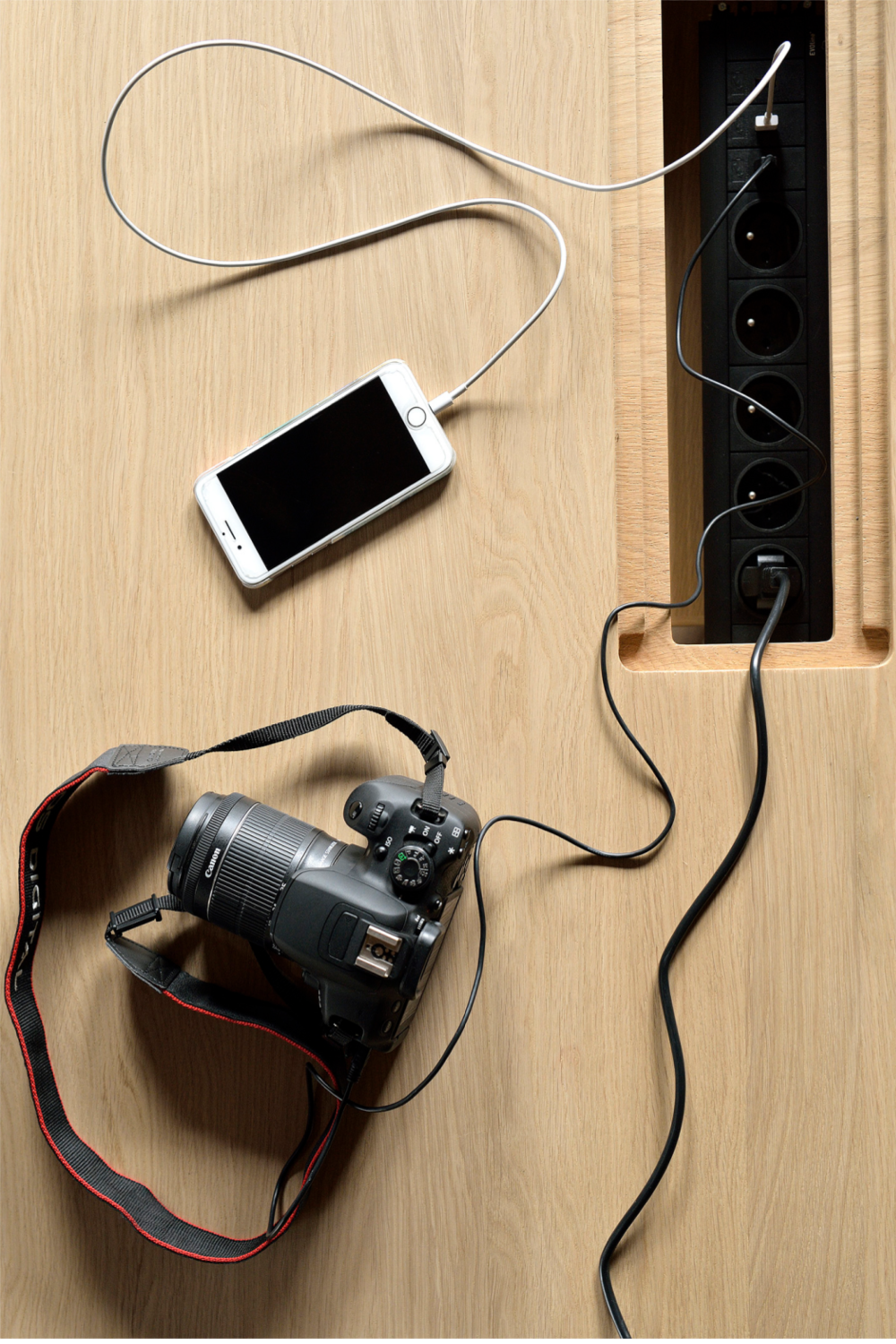 Oak Oval Meeting Table | Ethnicraft Mikado | OROA.COM