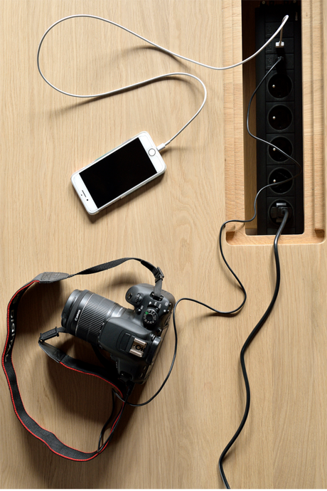 Oak Oval Meeting Table | Ethnicraft Mikado | OROA.COM