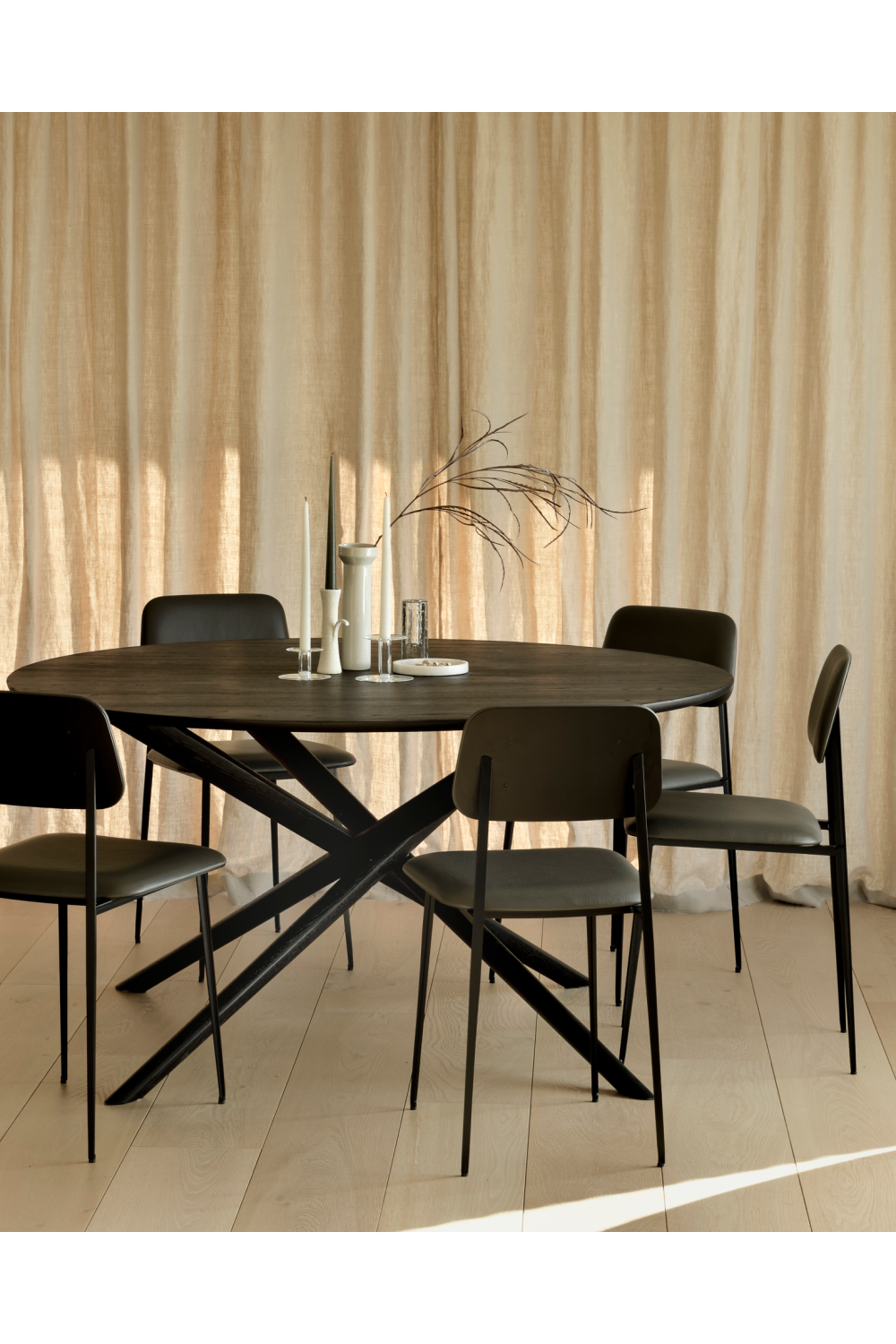 Round Black Oak Dining Table | Ethnicraft Mikado | Oroa.com