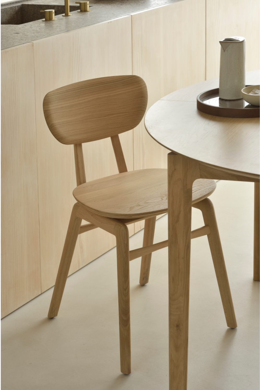 Oak Minimalistic Dining Chair | Ethnicraft Pebble | OROA.COM