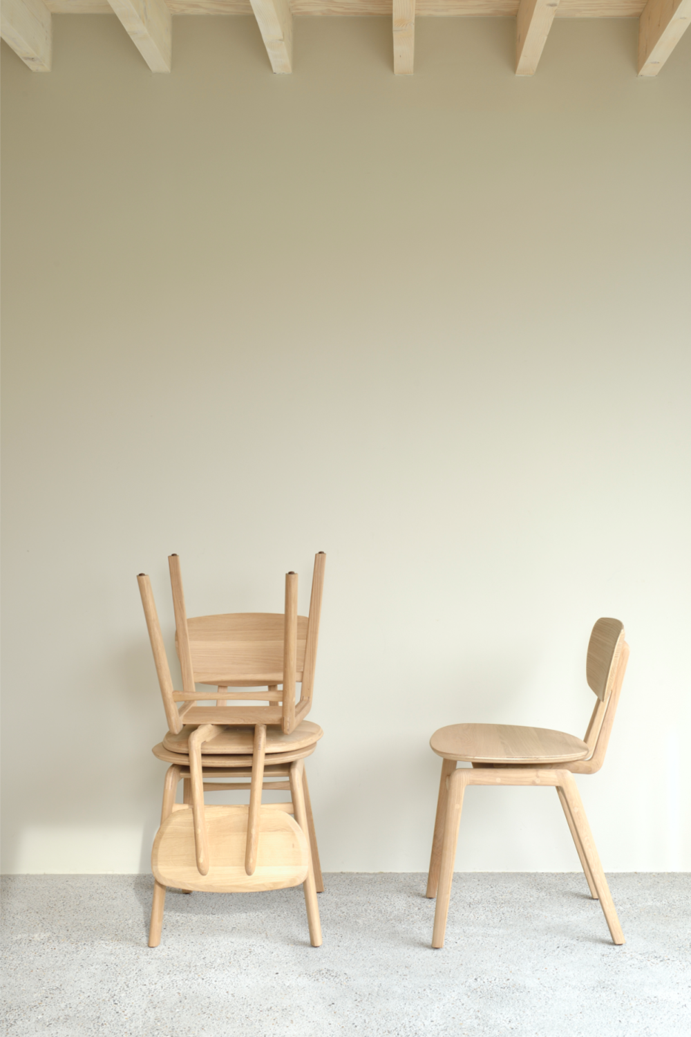 Oak Minimalistic Dining Chair | Ethnicraft Pebble | OROA.COM