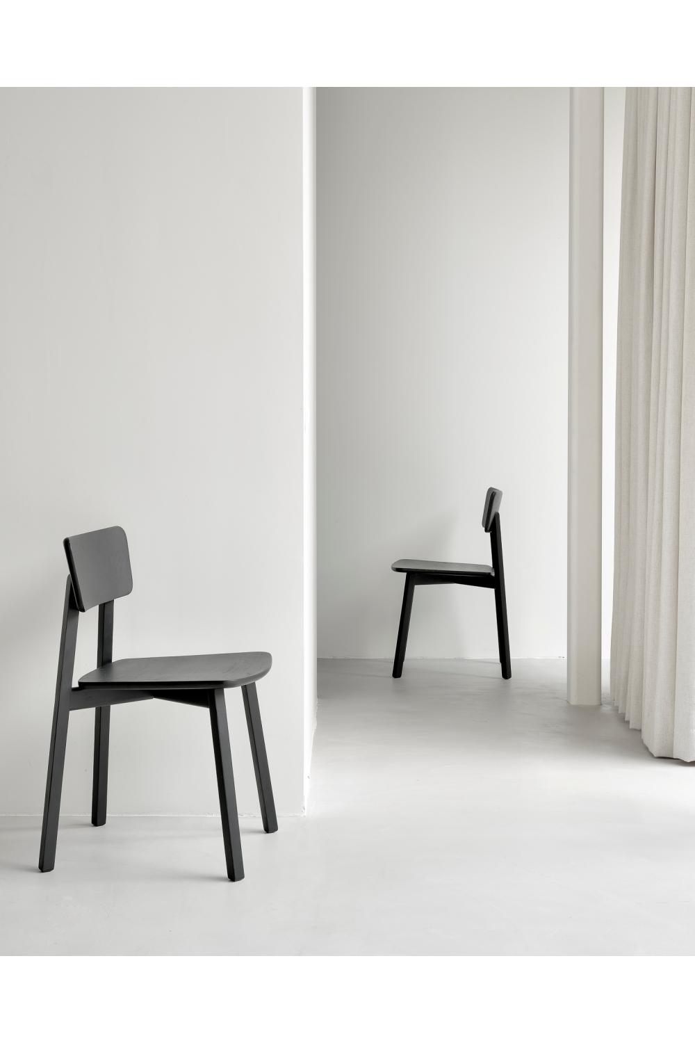 Varnished Oak Minimalist Dining Chair | Ethnicraft Casale | Oroa.com