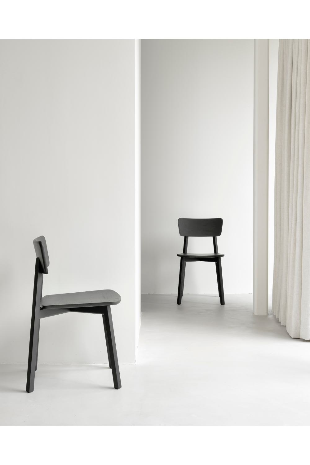 Varnished Oak Minimalist Dining Chair | Ethnicraft Casale | Oroa.com