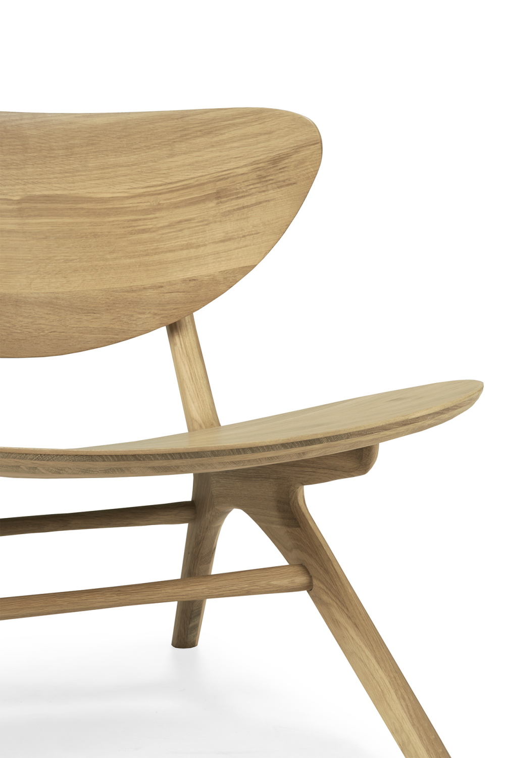 Oak Curved Lounge Chair | Ethnicraft Eye | Oroa.com