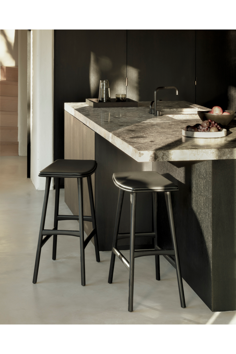 Classic Black Oak Counter Stool | Ethnicraft Osso | Oroa.com