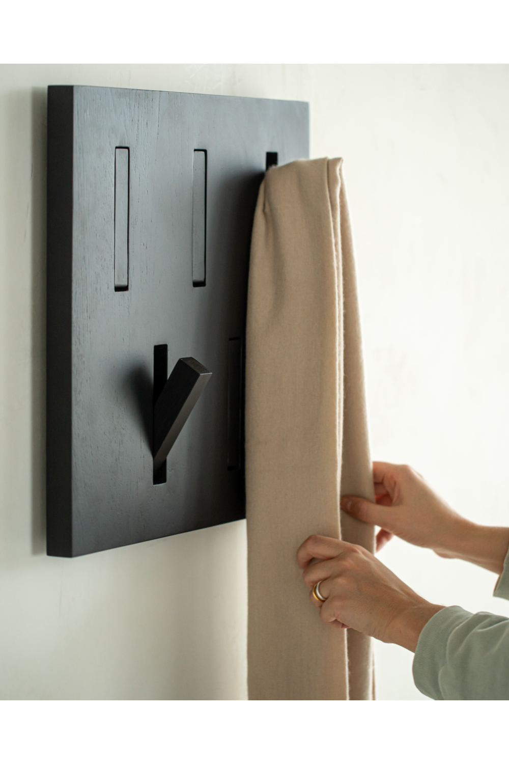 Solid Oak Wall Hanger | Ethnicraft Utilitile | Oroa.com