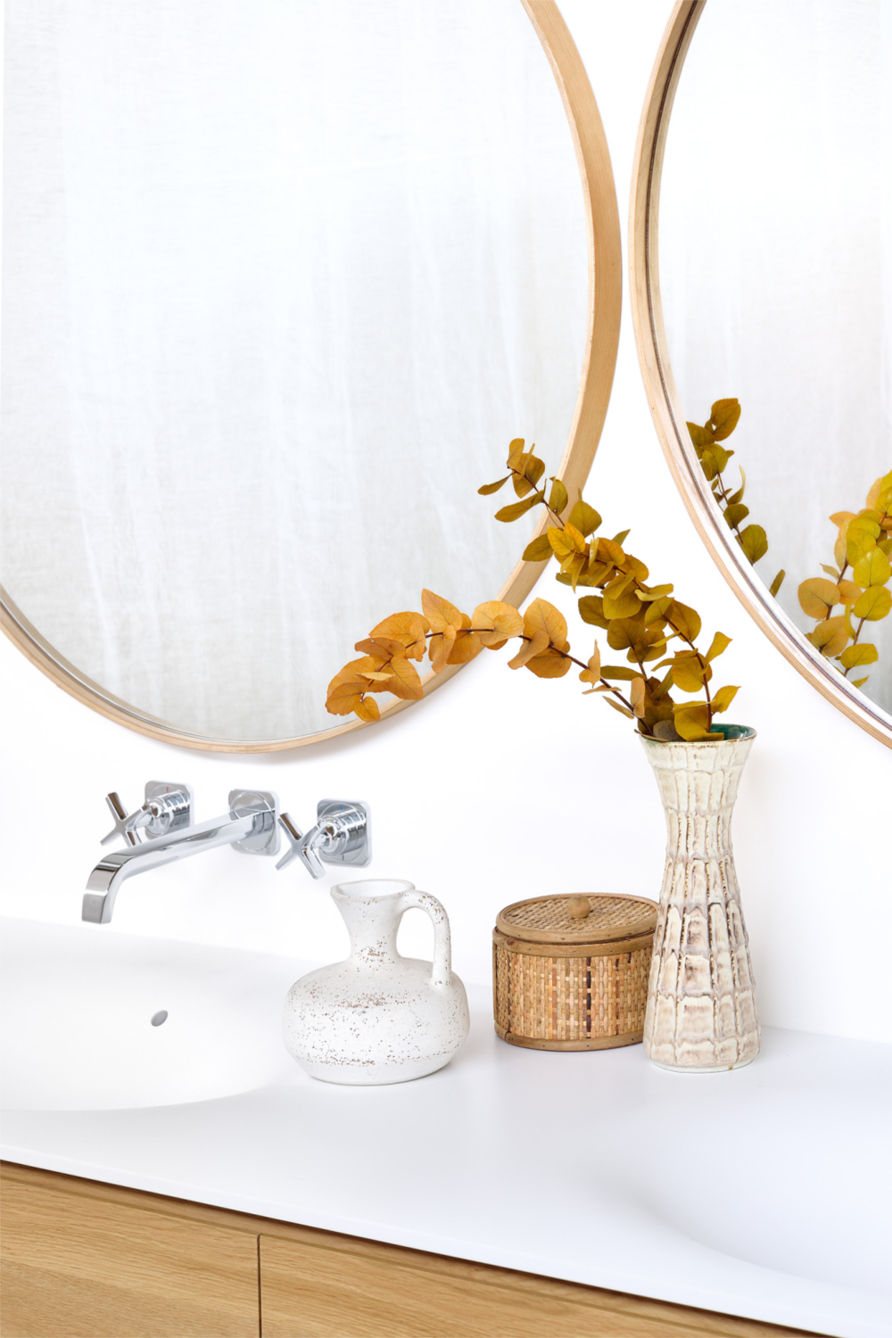 Oak Round Wall Mirror | Ethnicraft Layers | OROA TRADE