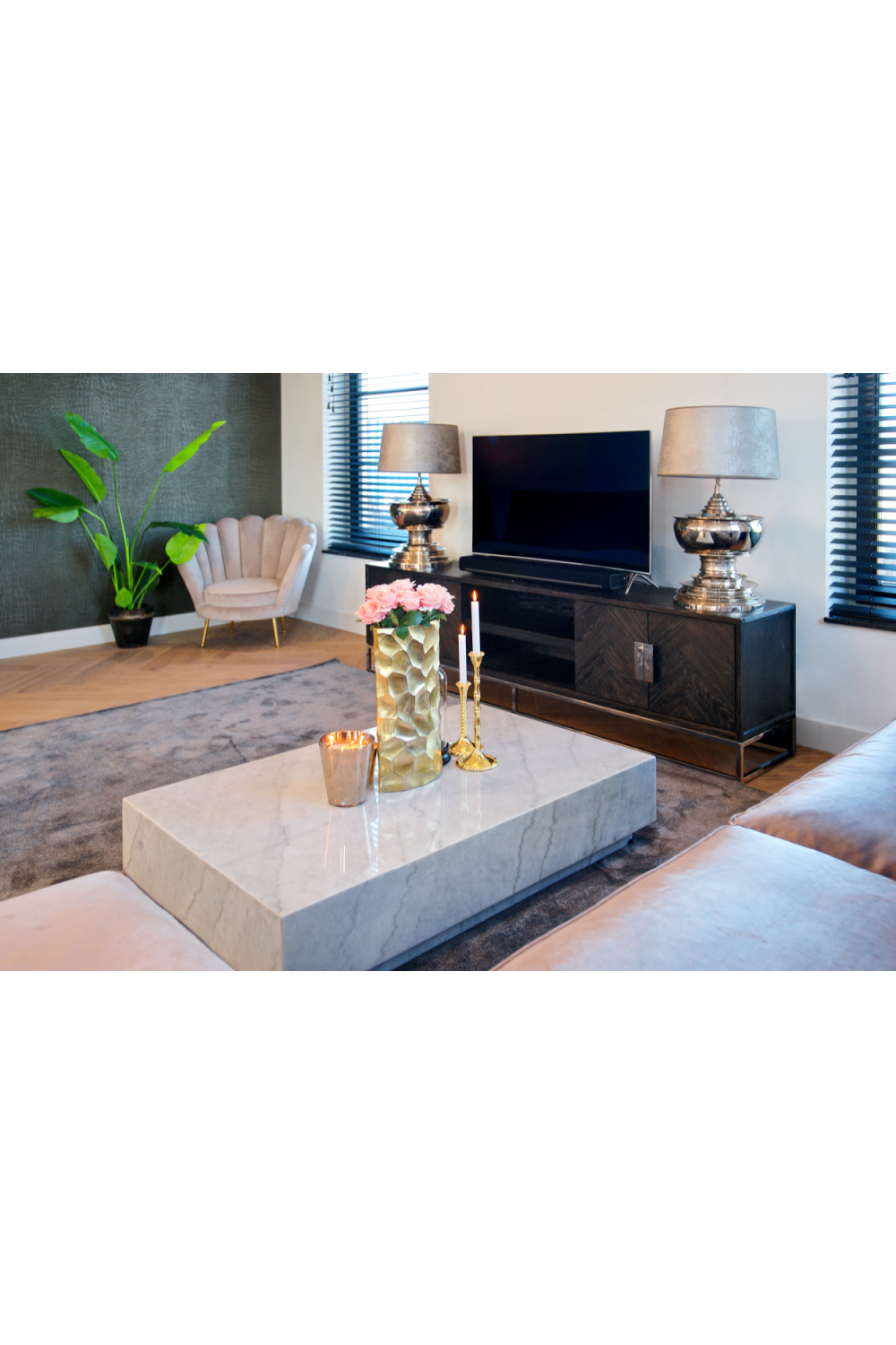 Black Oak 4 Door TV Sideboard | Richmond Interiors Blackbone | OROA.com