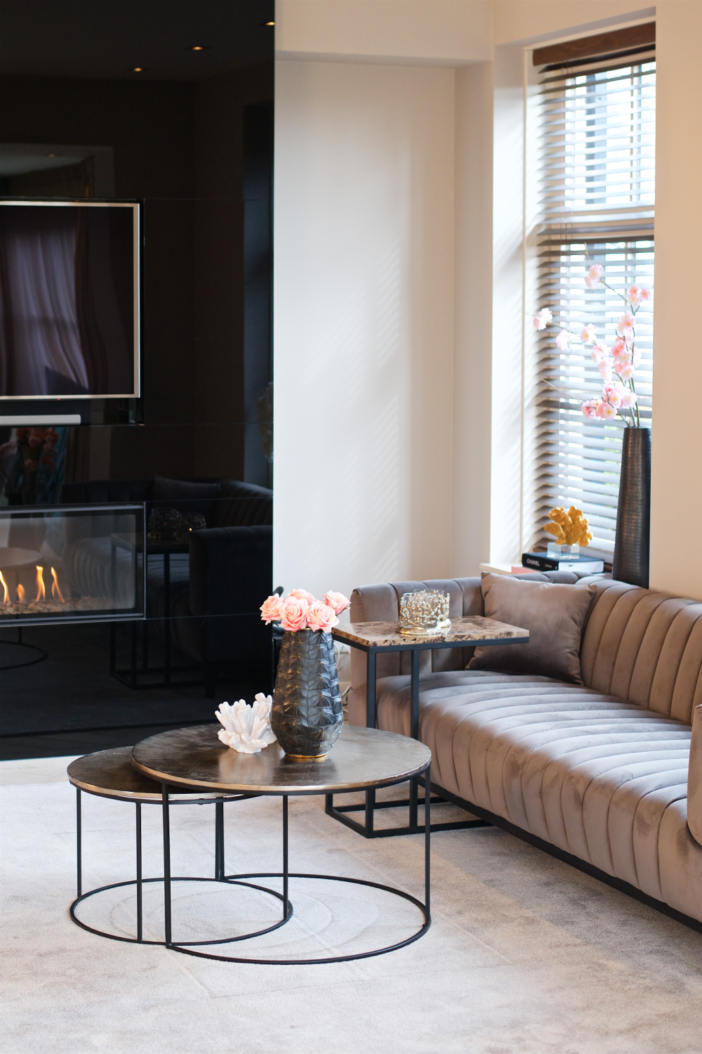 Round Gold Aluminum Nesting Coffee Table | Richmond Interiors Asher | Oroa.com