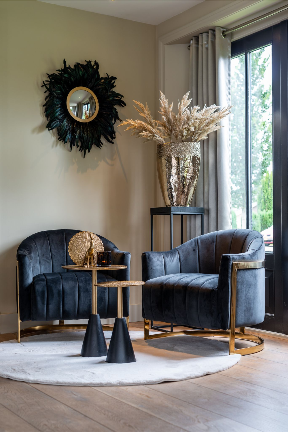 Golden Aluminum Pedestal Side Table S | Richmond Interiors Cobra | Oroa.com