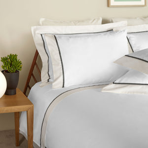 430TC Sateen Bordered Flat Sheet | Amalia Home Ovar | Oroa.com